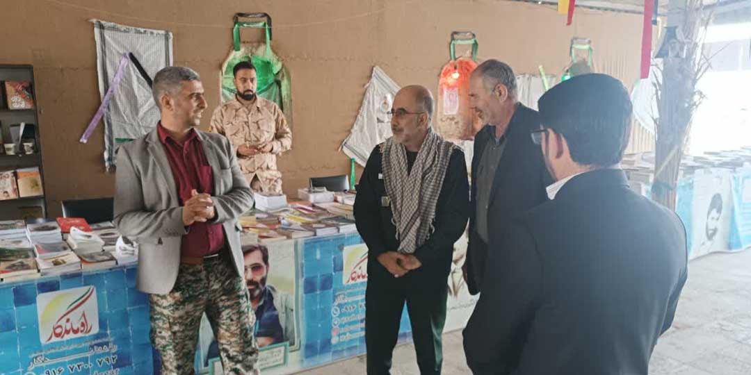 بازدید سردار آزادی از نمایشگاه راه ماندگار یادمان هویزه